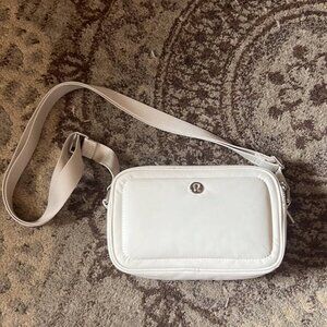 lululemon crossbody camera bag